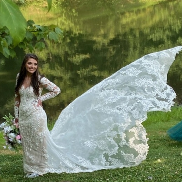 Wedding Dress - Picture 4 of 7